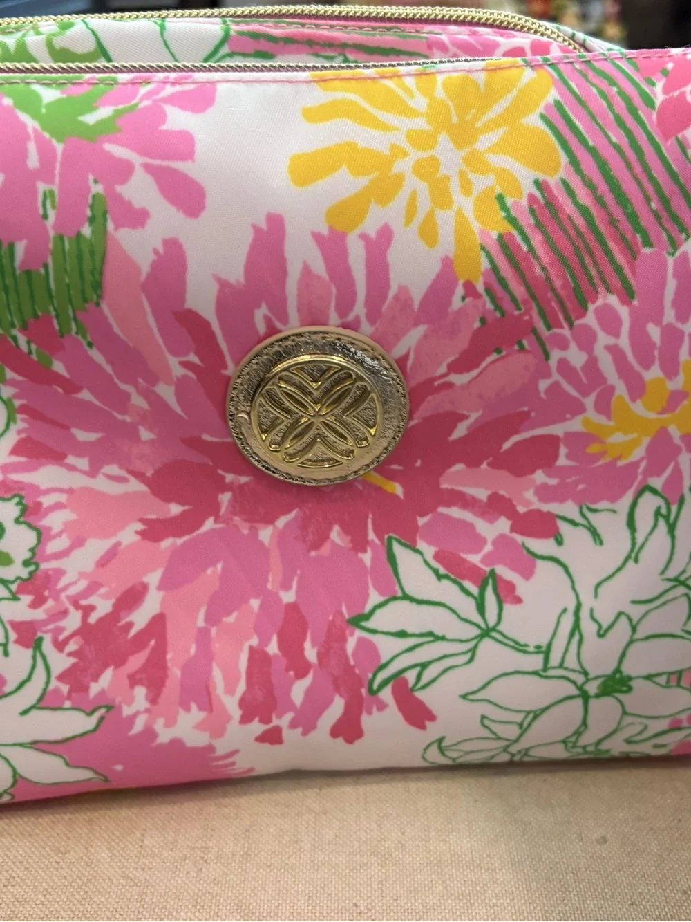 Lilly Pulitzer resort white mums patch  Pink Green Floral Cosmetic Pouch new